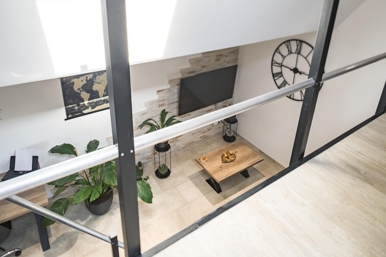 Loft avec jardin et parking privé Lägenhet Troyes Exteriör bild